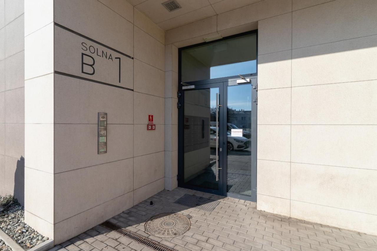 Solna With Parking Cracow By Renters Apartment Krakau