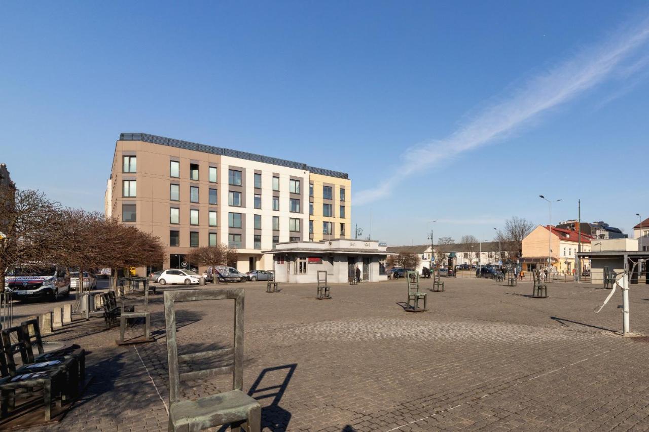 Solna With Parking Cracow By Renters Apartment